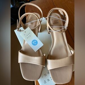 NWT A New Day women Shannon heel, 2.5 block heel, 7.5 wide width